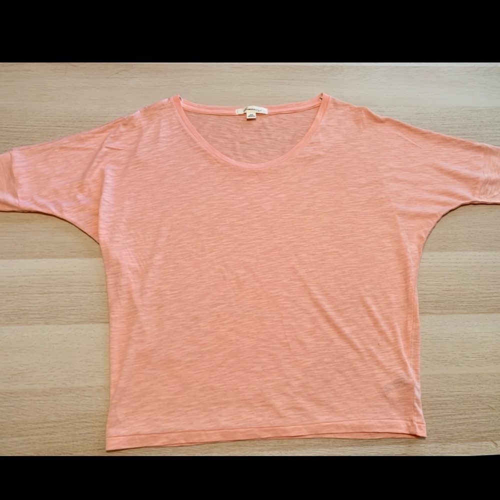 NWOT. Peach 3/4 sleeve dolman top. Size Medium.